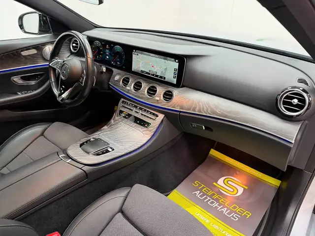 Mercedes-Benz 300 view 10
