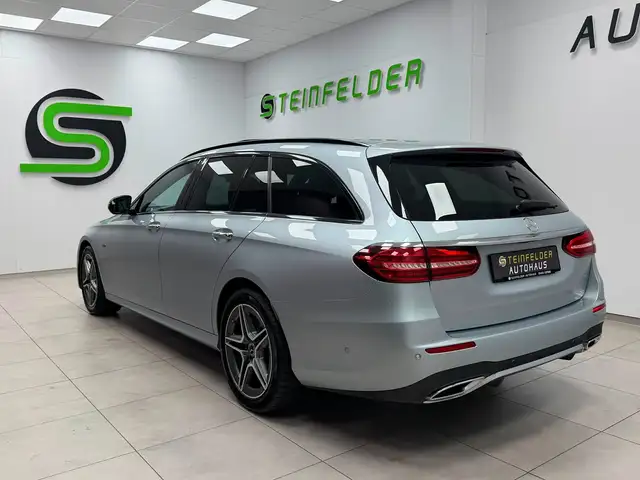 Mercedes-Benz 300 view 5