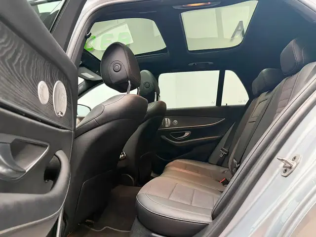 Mercedes-Benz 300 view 13