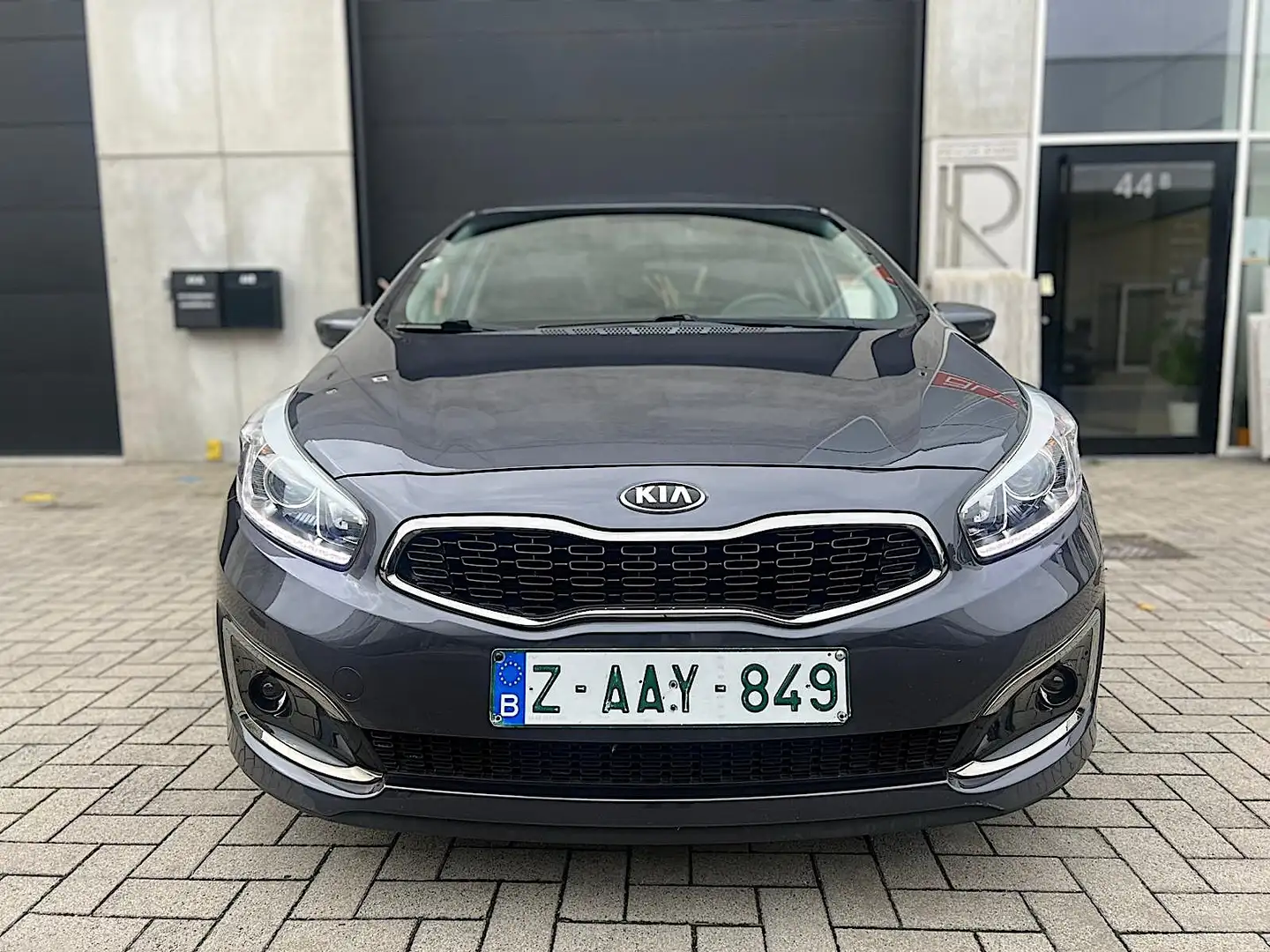 Kia Ceed / cee'd 1.0 TGDI GPS Caméra Sièges Chauf. Clim Auto Grijs - 2