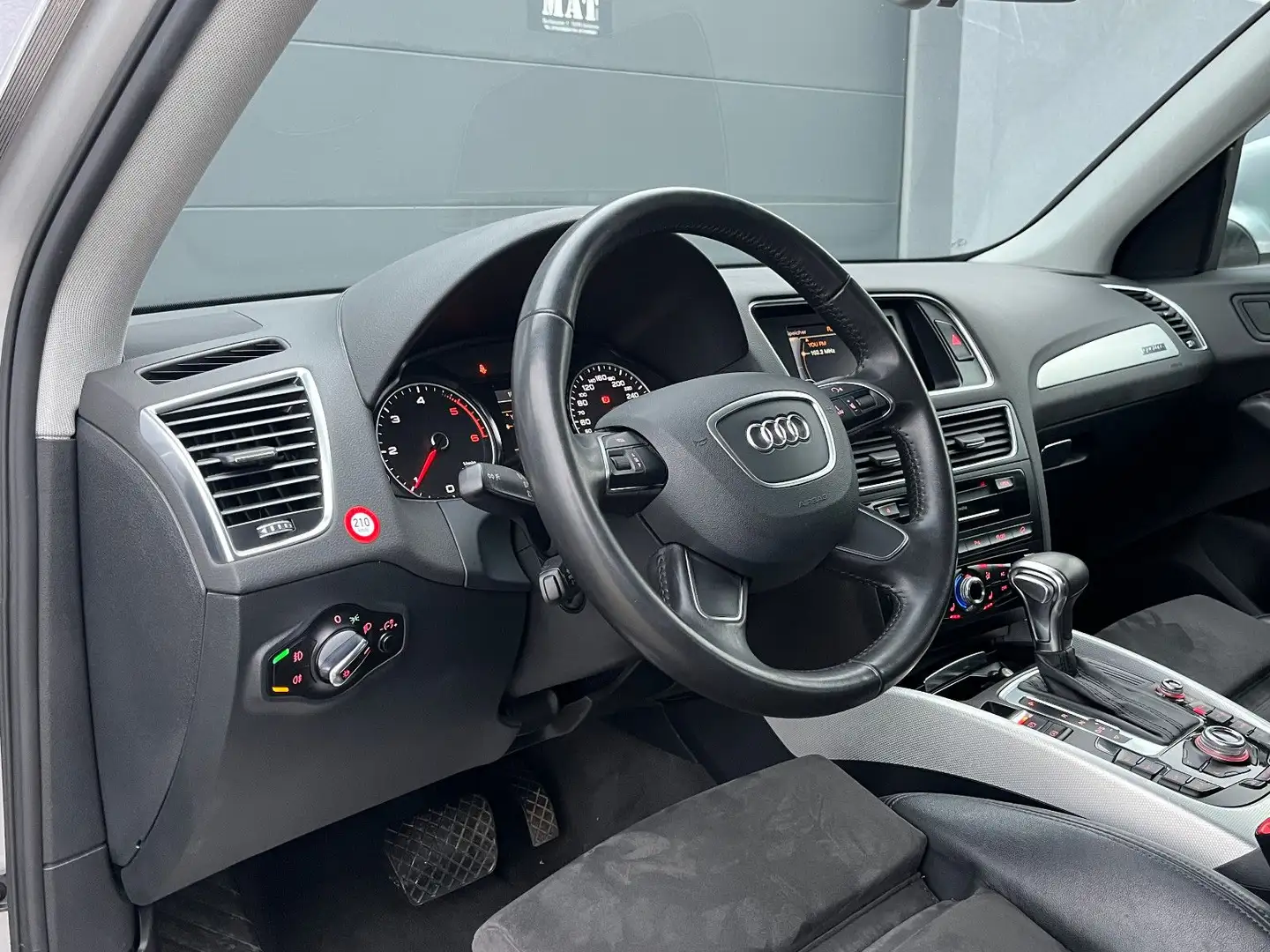 Audi Q5 3.0 TDI QUATTRO XENON NAVI LEDER 8 X ALU Silber - 2