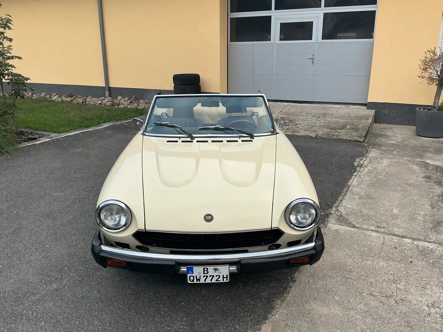 Fiat 124 Spider 124 CS Beige - 2