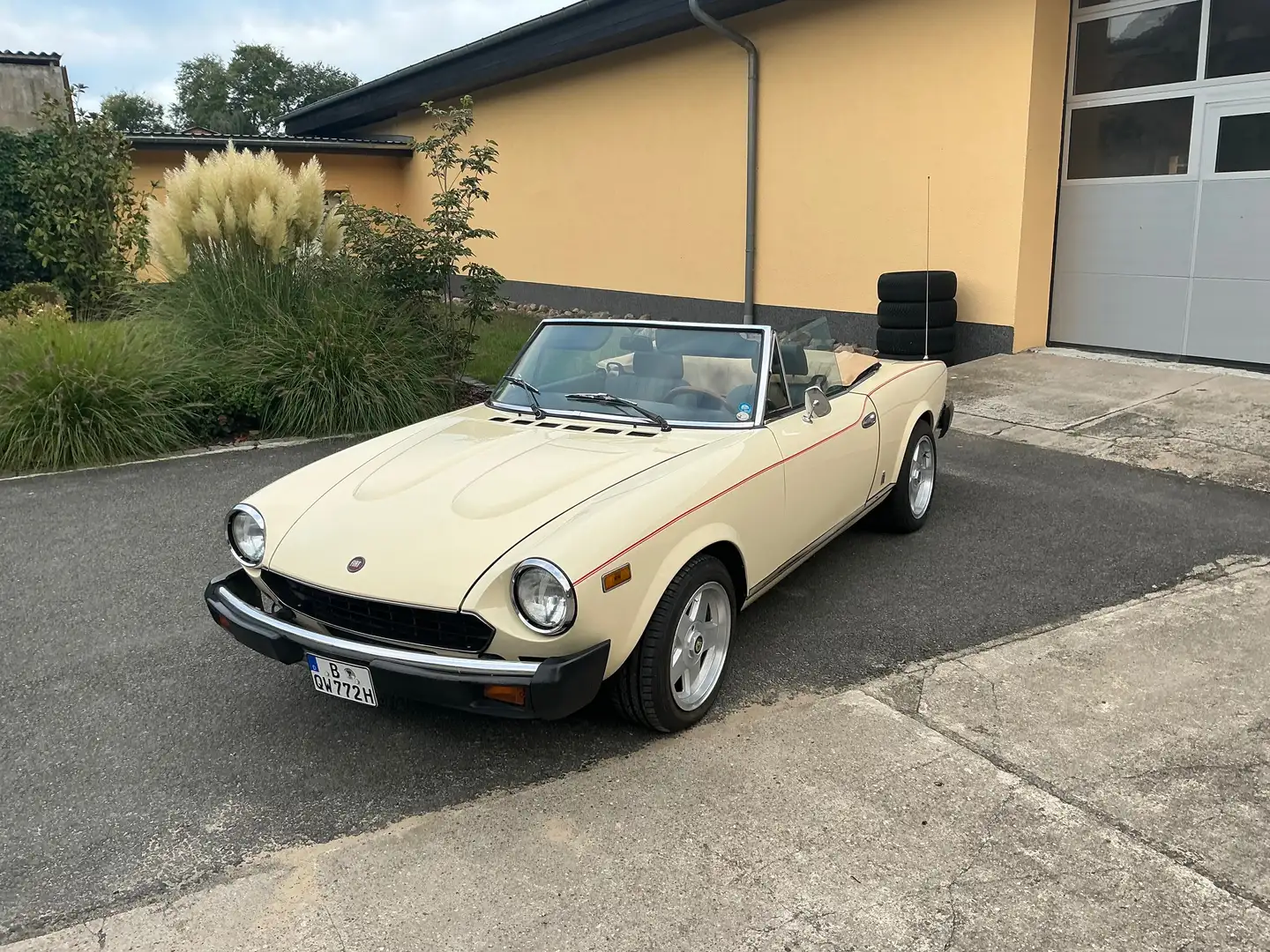 Fiat 124 Spider 124 CS Beige - 1