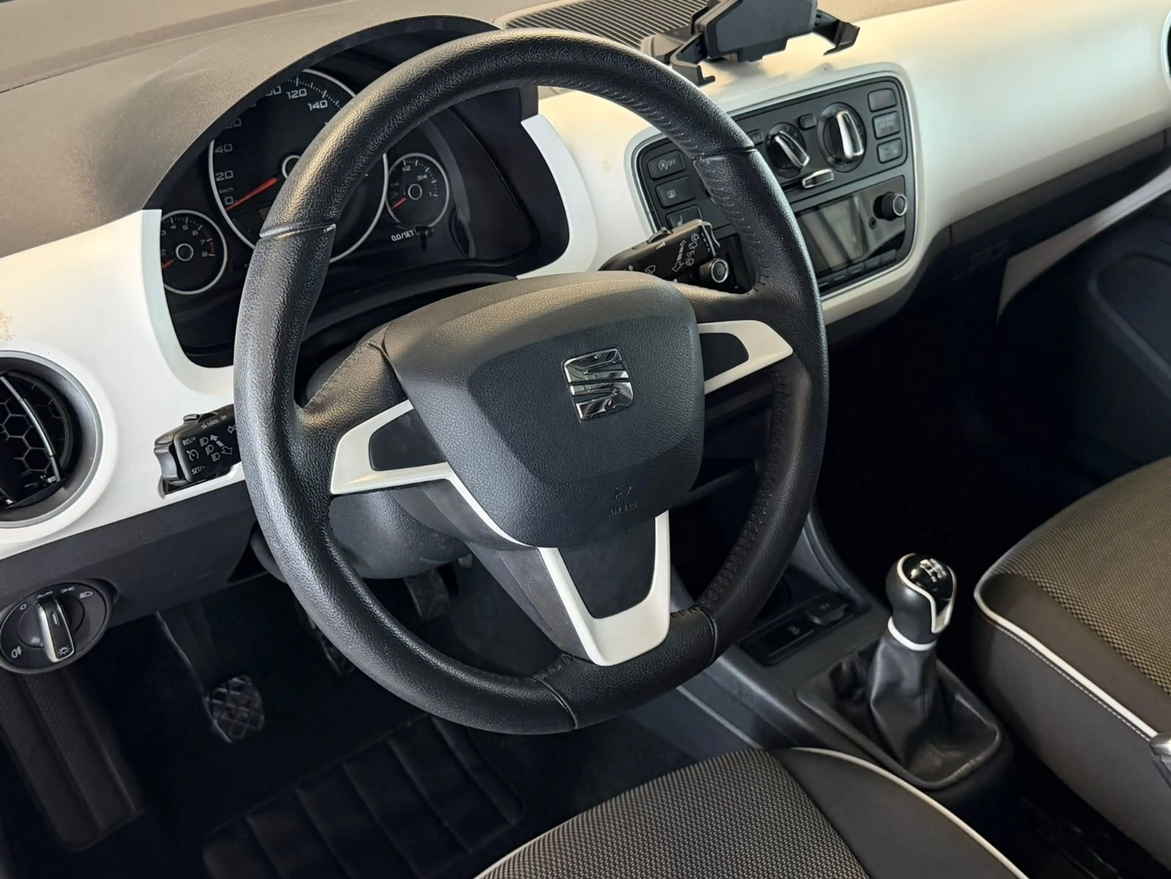SEAT Mii Chic, Panorama,Klima,PDC,Garantie — photo 8