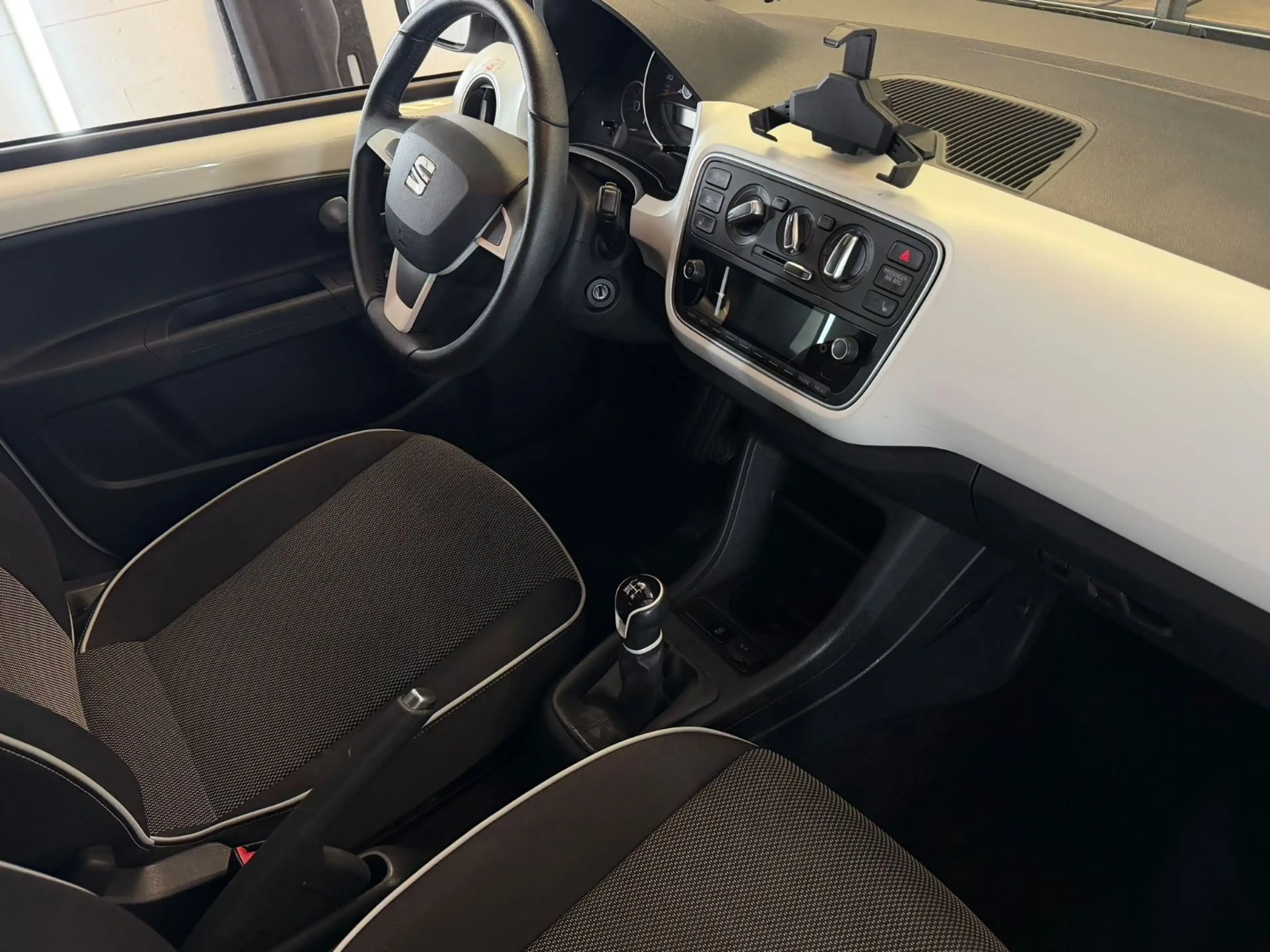 SEAT Mii Chic, Panorama,Klima,PDC,Garantie — photo 9