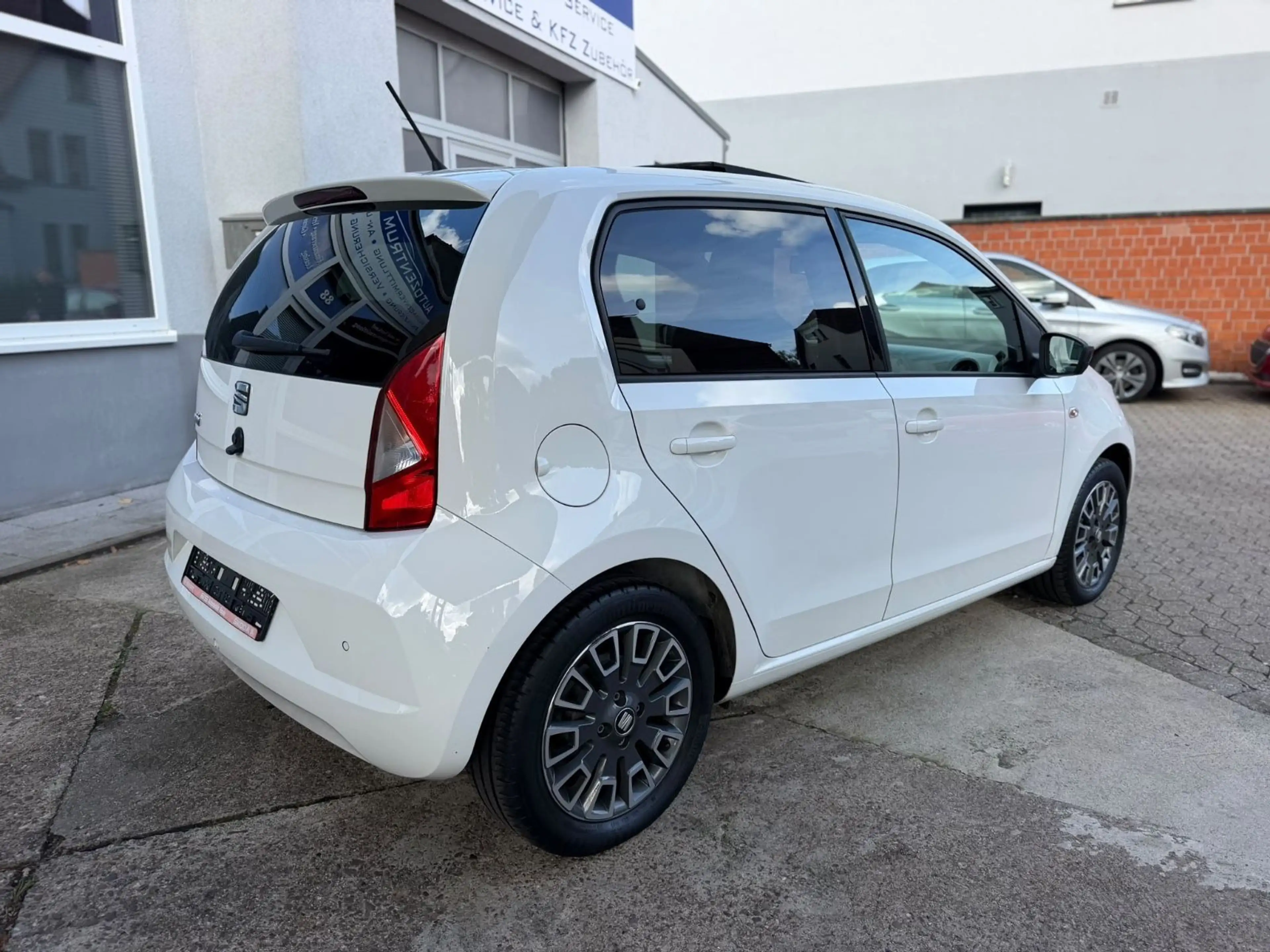 SEAT Mii Chic, Panorama,Klima,PDC,Garantie — photo 3