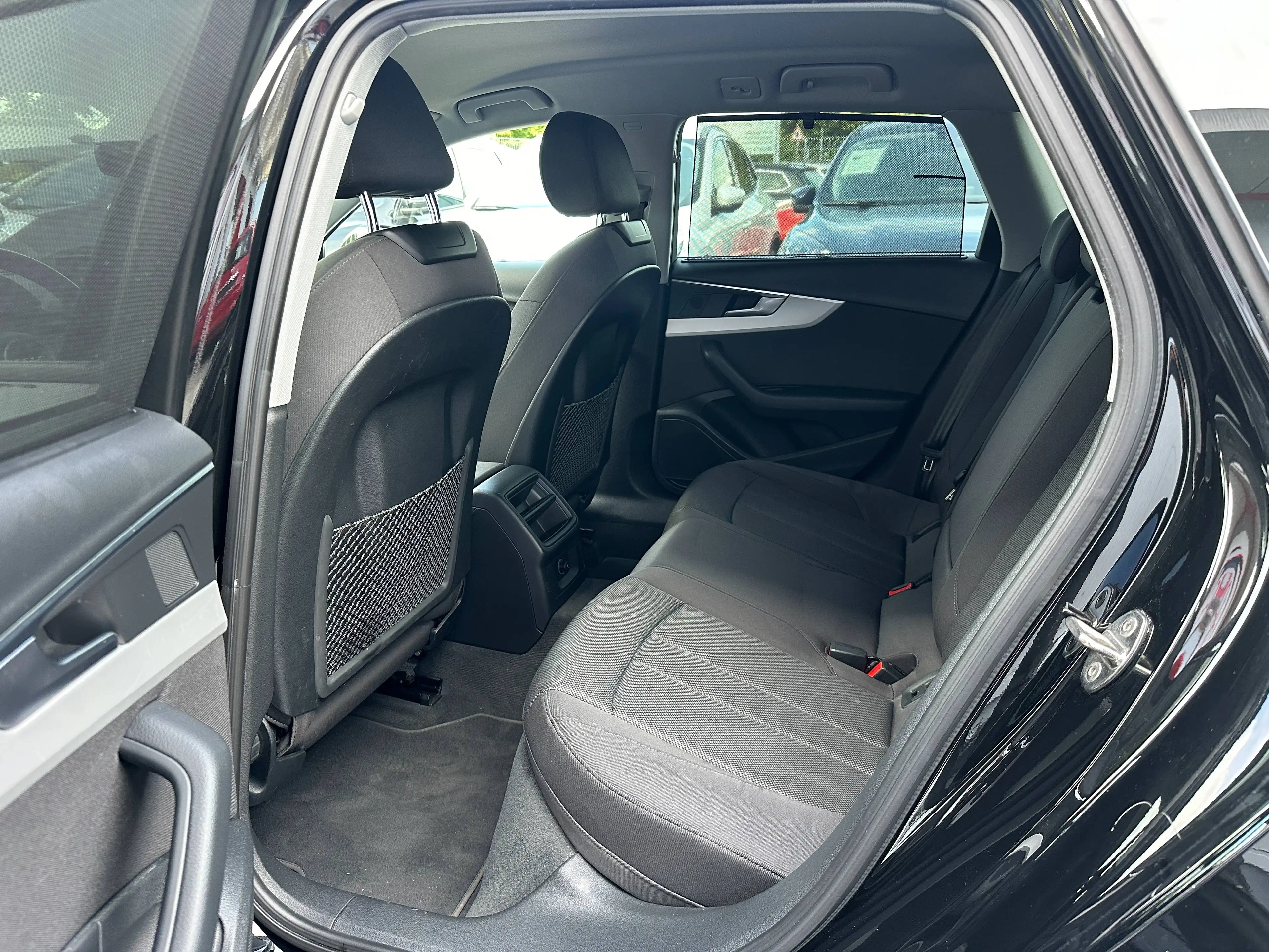 Audi A4 30 TDI*TüV Neu*AHK*LED*Klima*Navi*Sitzhzg*SR+WR — photo 13