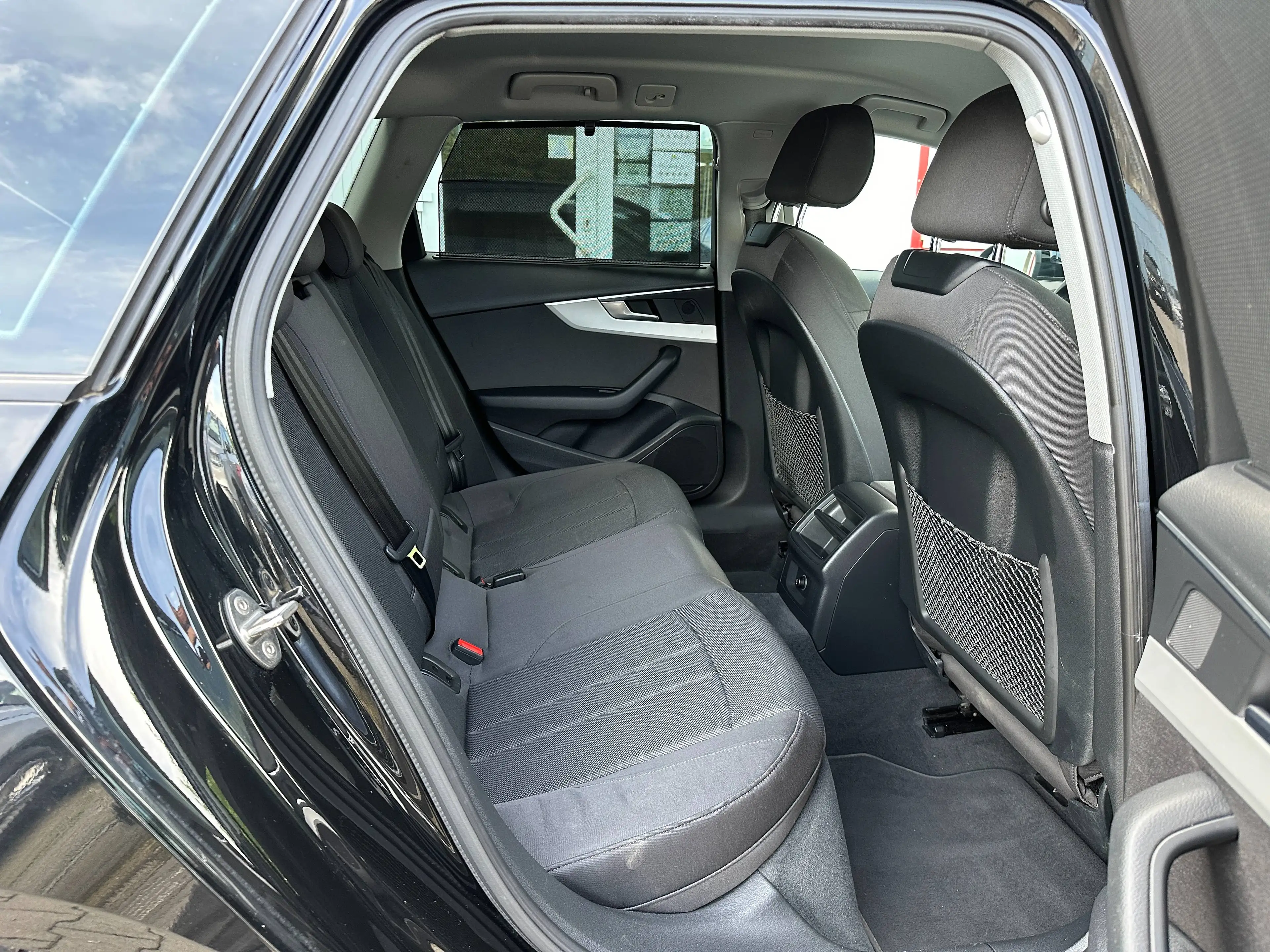 Audi A4 30 TDI*TüV Neu*AHK*LED*Klima*Navi*Sitzhzg*SR+WR — photo 14