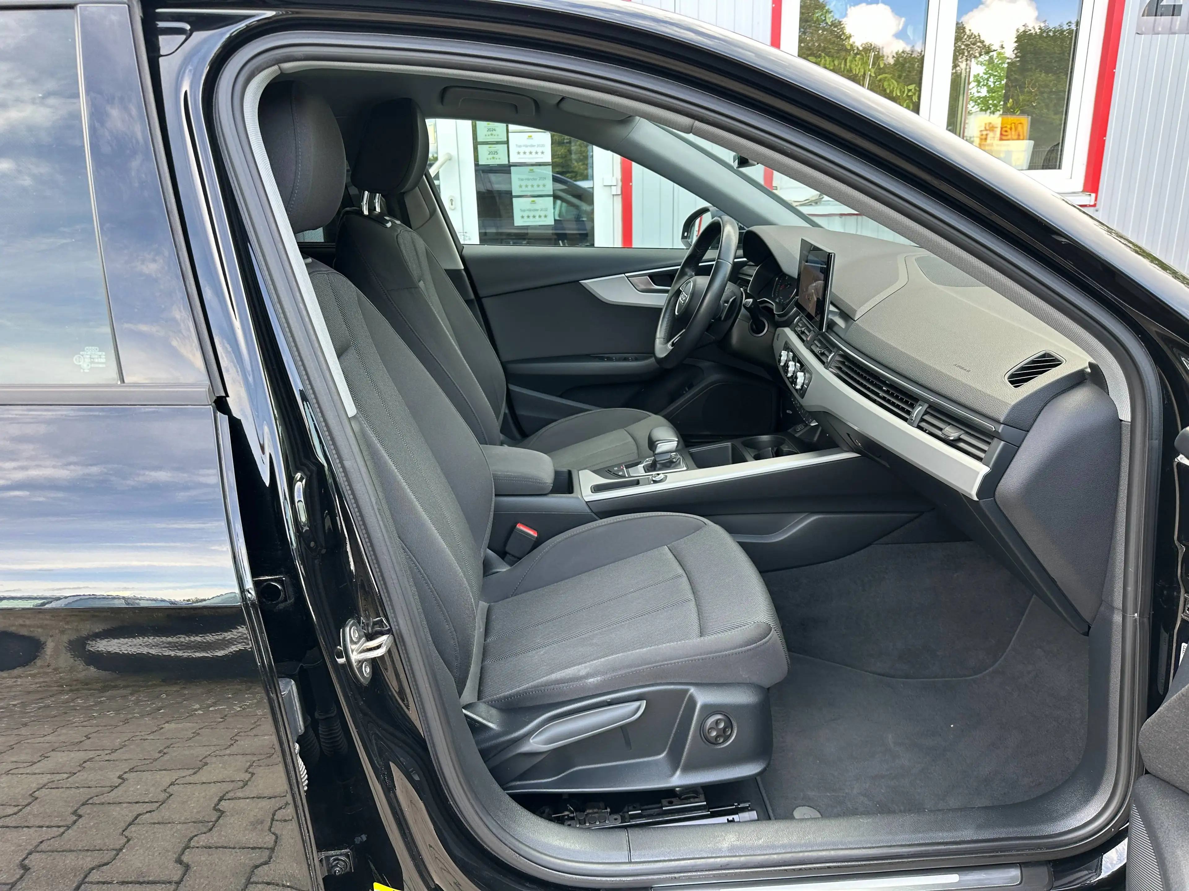 Audi A4 30 TDI*TüV Neu*AHK*LED*Klima*Navi*Sitzhzg*SR+WR — photo 15