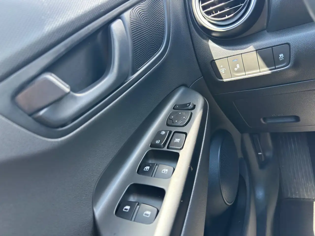 Hyundai KONA photo Hyundai KONA