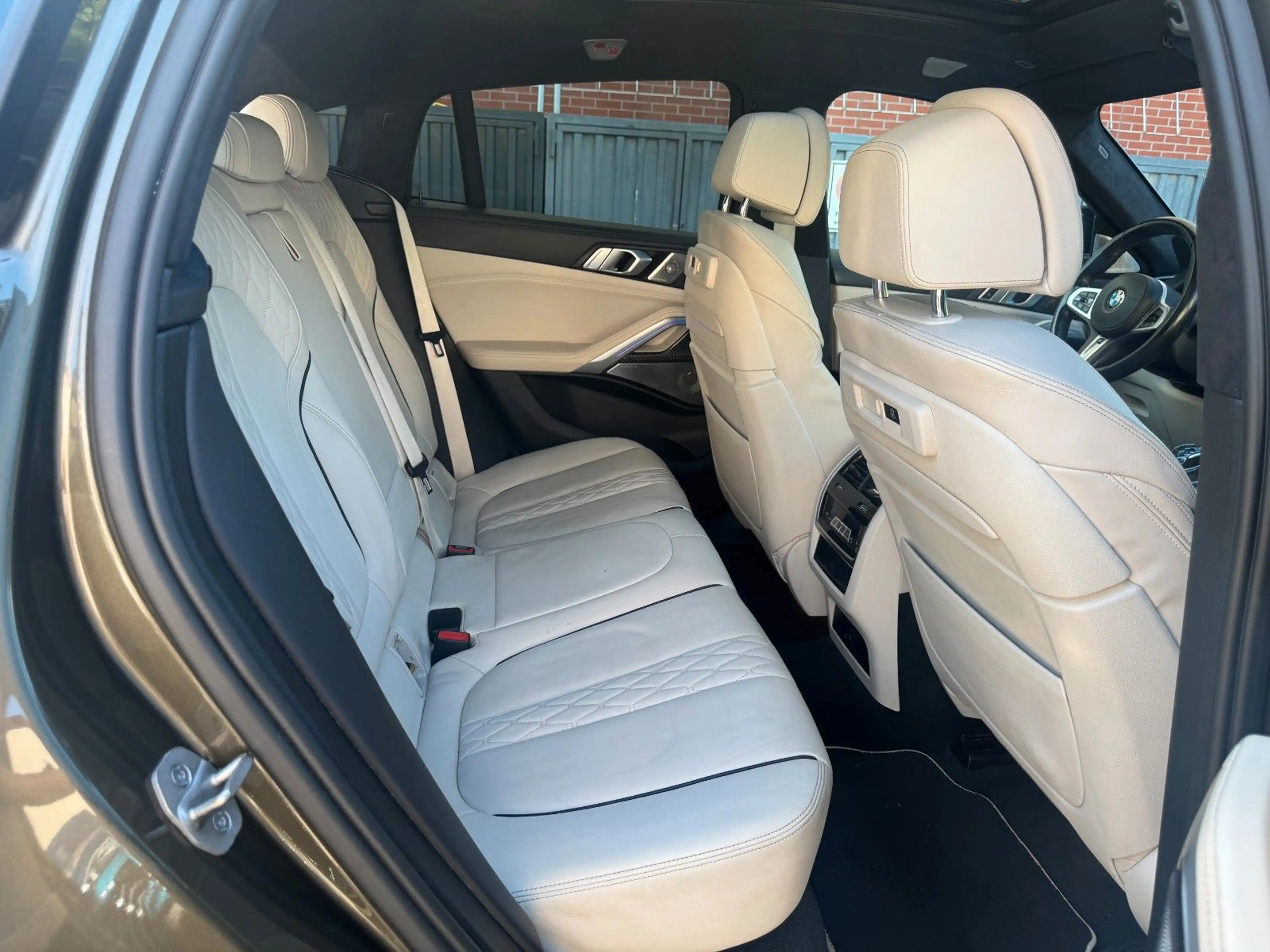 BMW X6 M50 i Bowers & Wilkins Skylounge Pano HUD — photo 11
