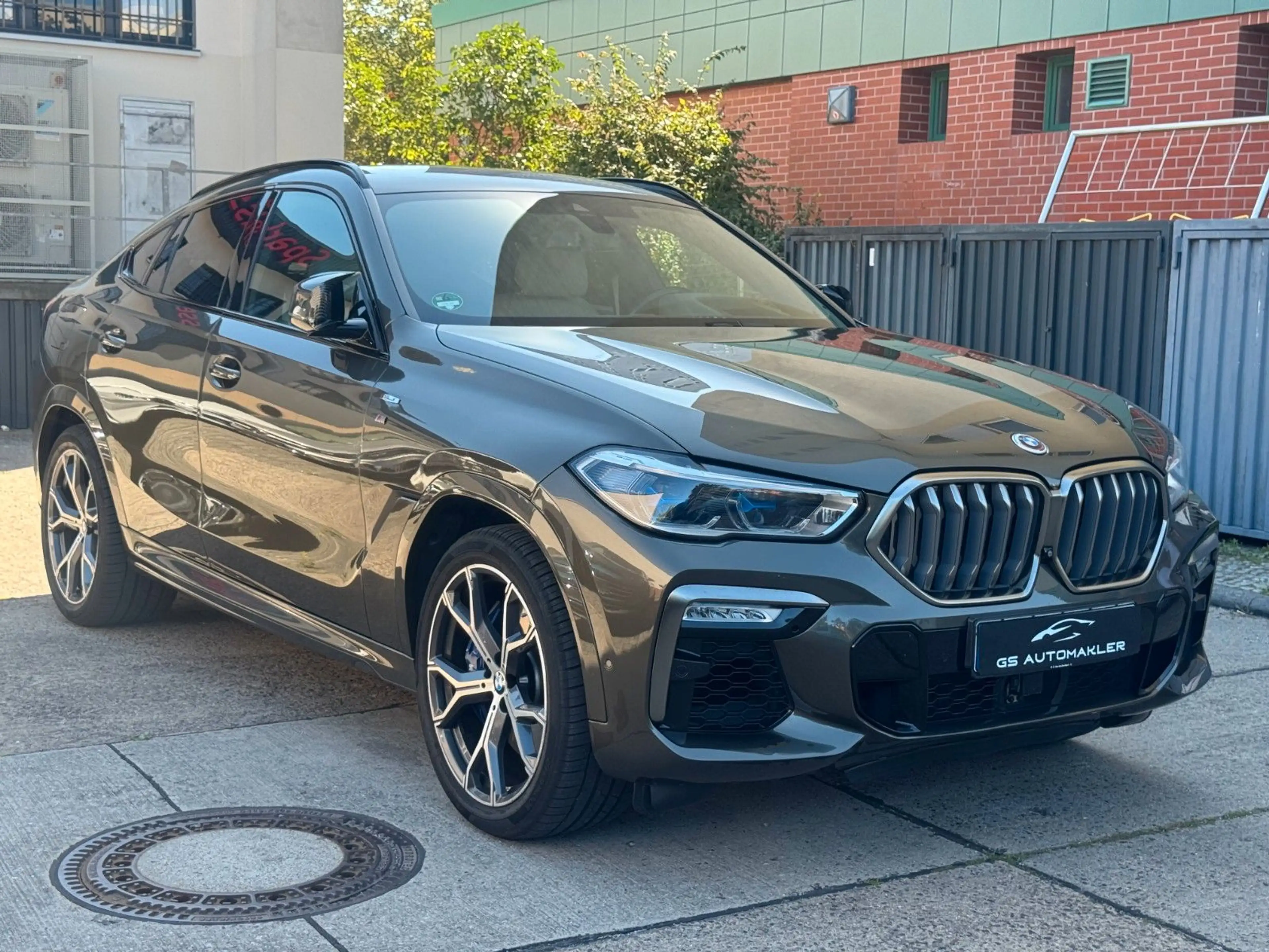 BMW X6 M50 i Bowers & Wilkins Skylounge Pano HUD — photo 2