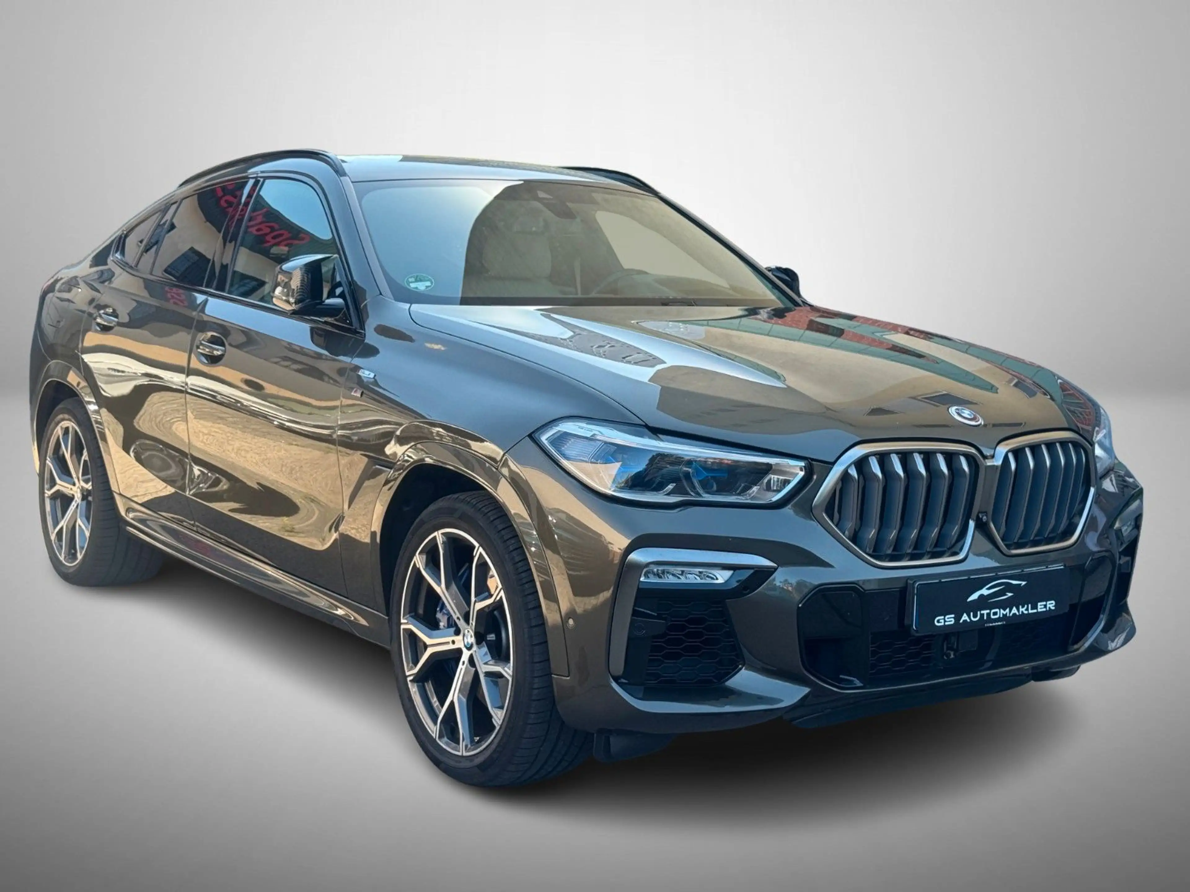 BMW X6 M50 i Bowers & Wilkins Skylounge Pano HUD