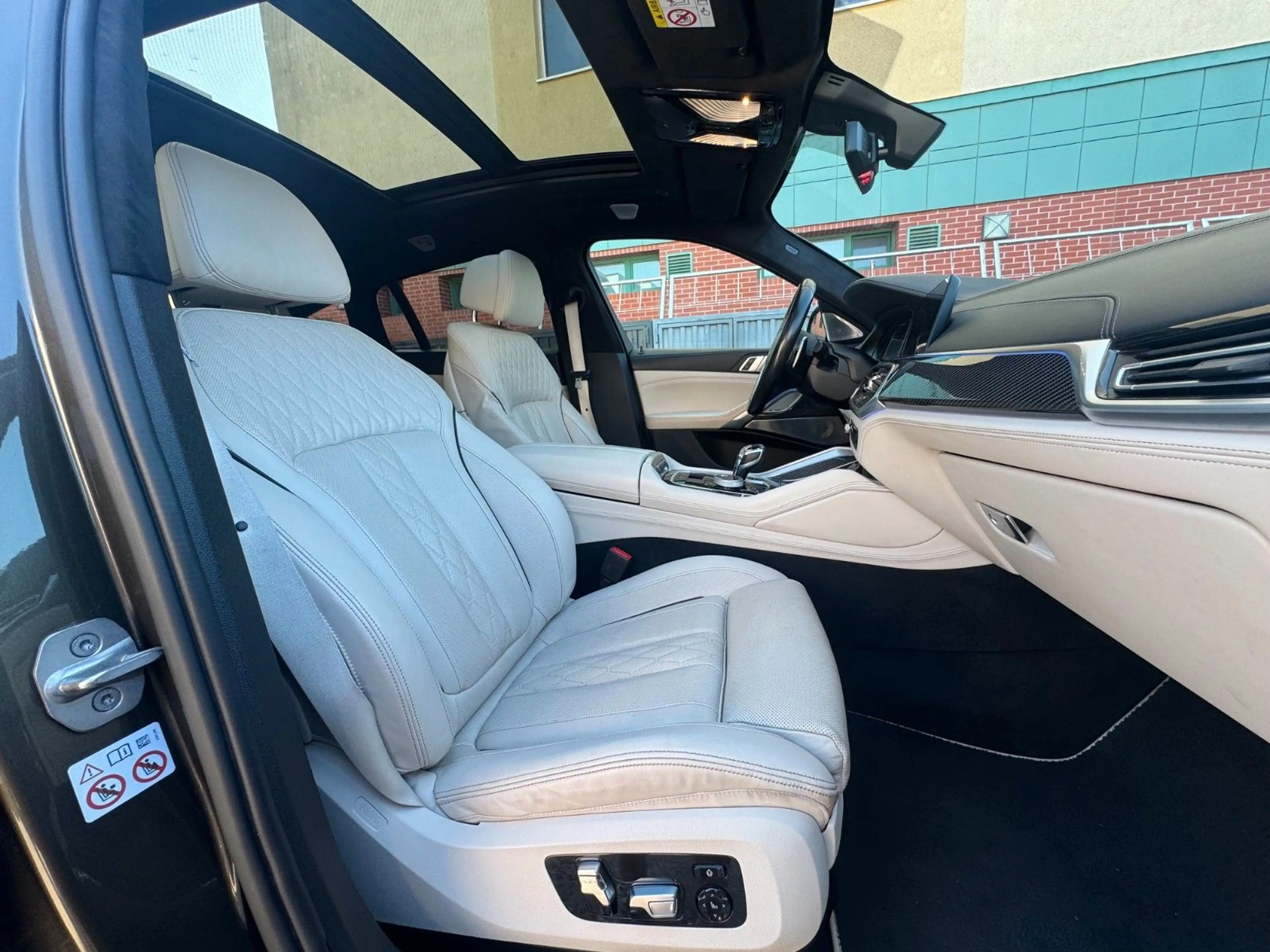 BMW X6 M50 i Bowers & Wilkins Skylounge Pano HUD — photo 10