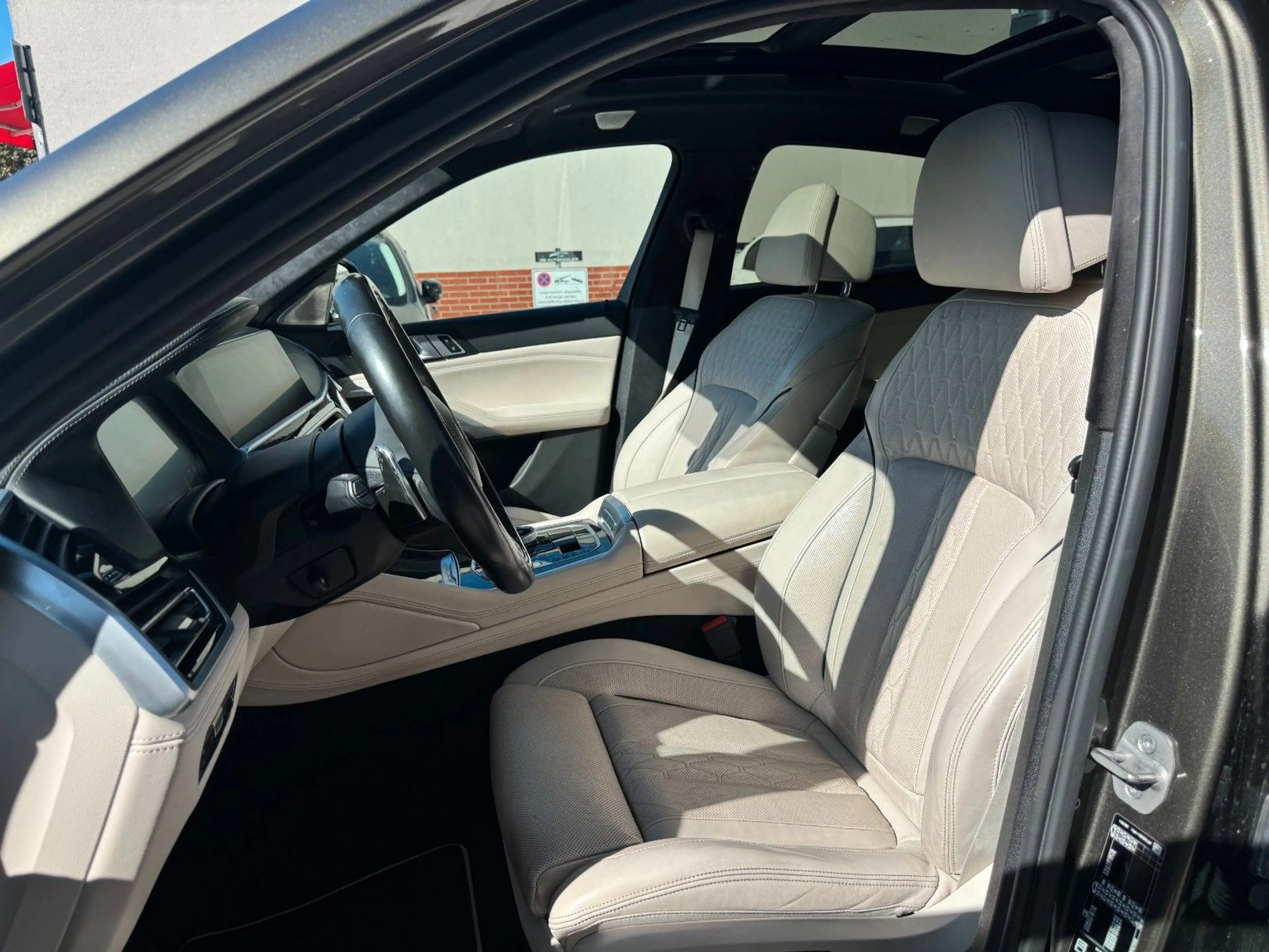 BMW X6 M50 i Bowers & Wilkins Skylounge Pano HUD — photo 8