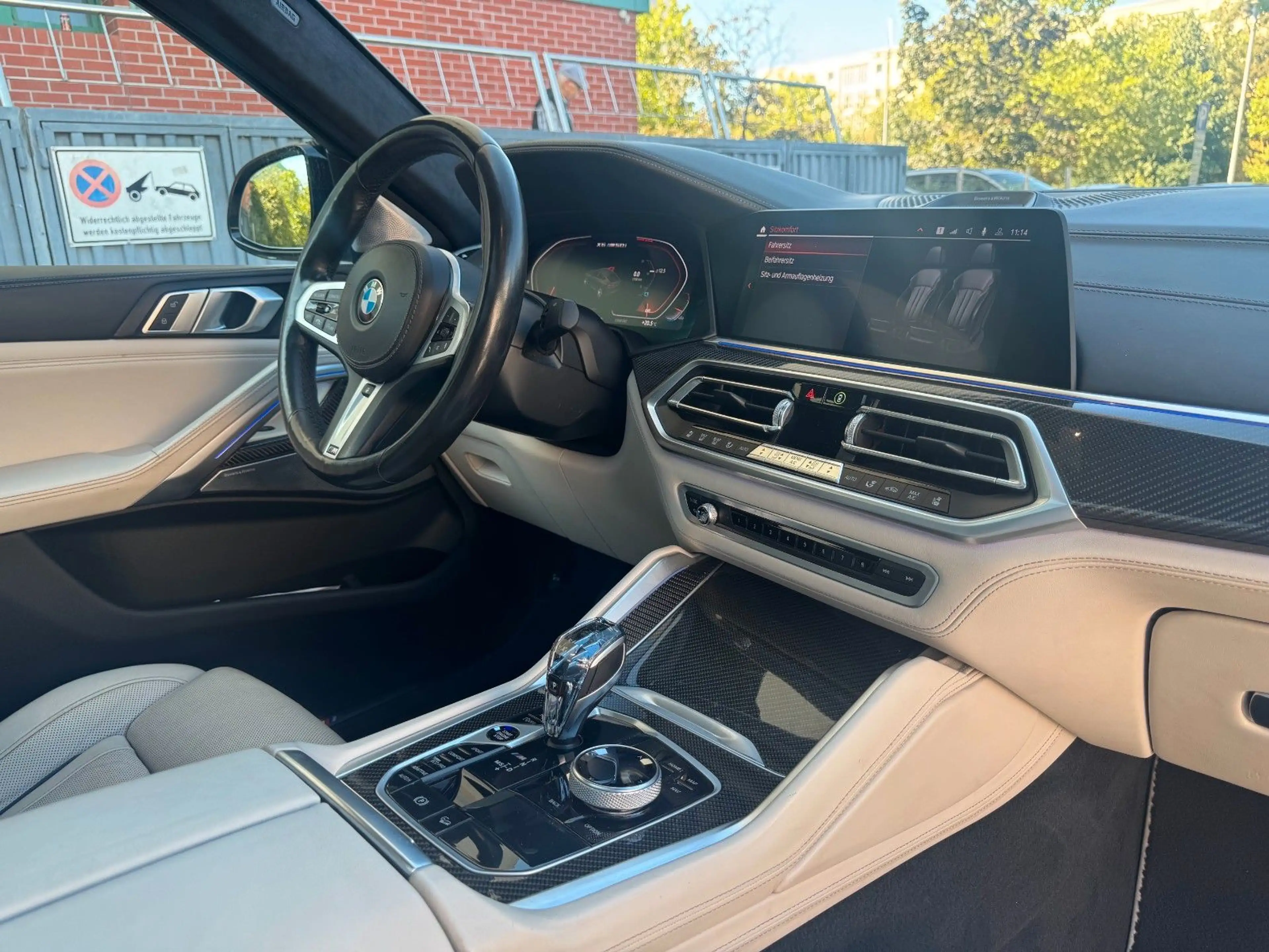 BMW X6 M50 i Bowers & Wilkins Skylounge Pano HUD — photo 9