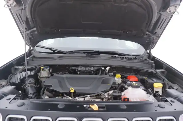 Jeep Renegade view 13