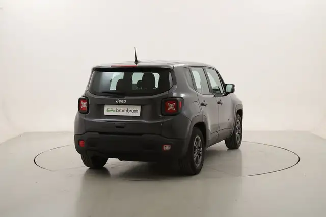 Jeep Renegade view 5