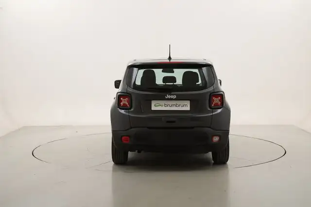 Jeep Renegade view 4