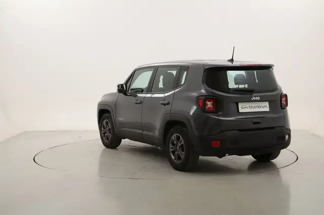 Jeep Renegade view 3
