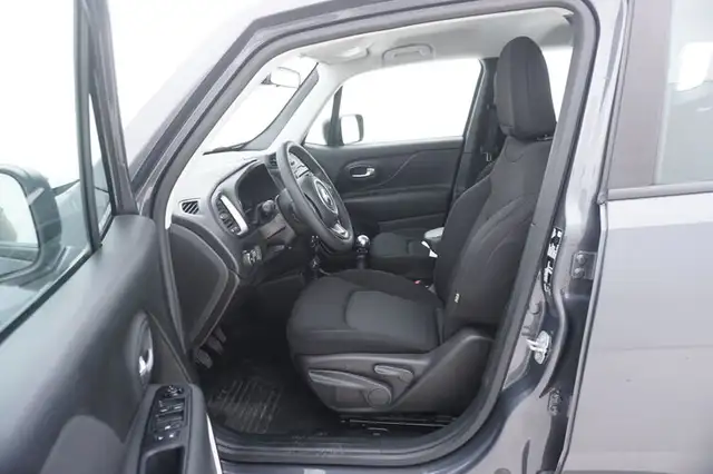 Jeep Renegade view 10