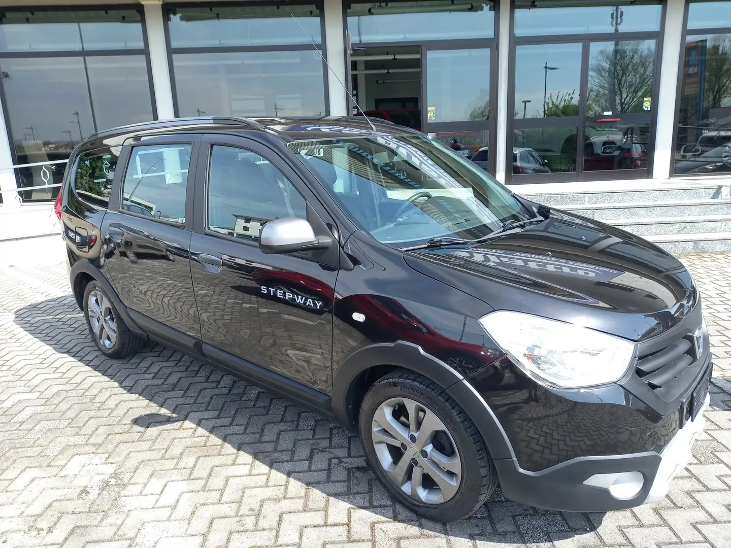 Dacia Lodgy 1.2 115 cv STEPWAY 7POSTI Fekete - 2