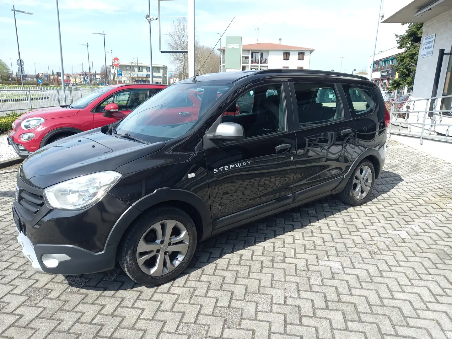 Dacia Lodgy 1.2 115 cv STEPWAY 7POSTI Fekete - 1