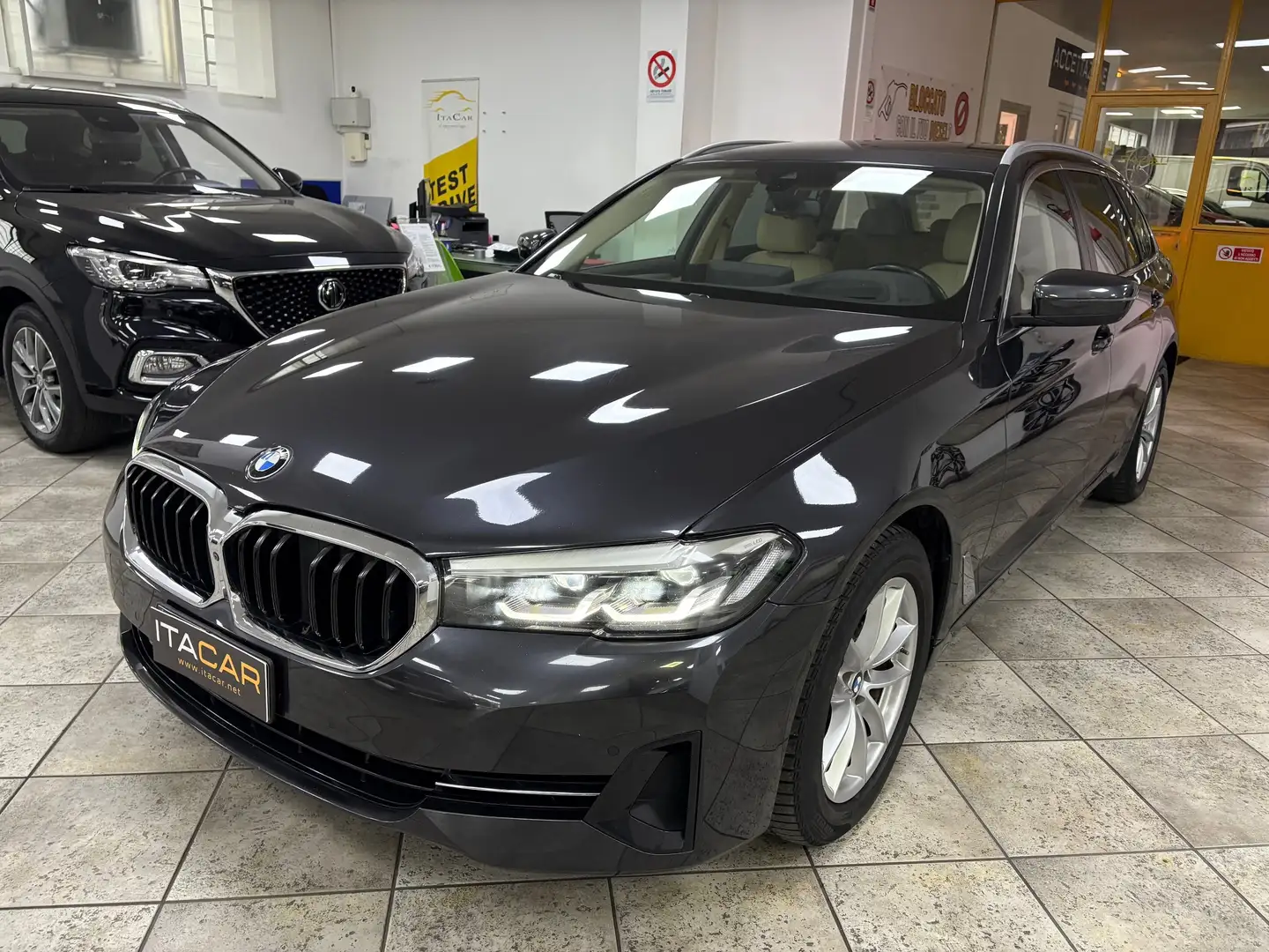 BMW 520 Serie 5 G31 Touring mhev 48V xdrive Gris - 1