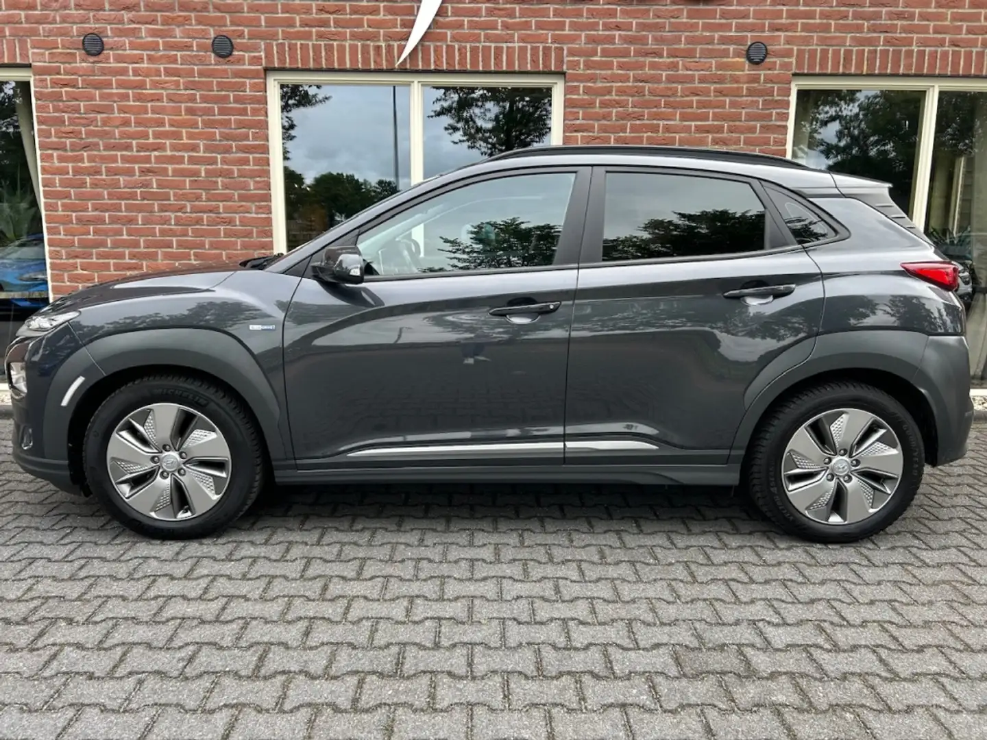 Hyundai KONA EV Comfort 64 kWh 3 FASE / CAMERA / TREKHAAK / CAR Gris - 2