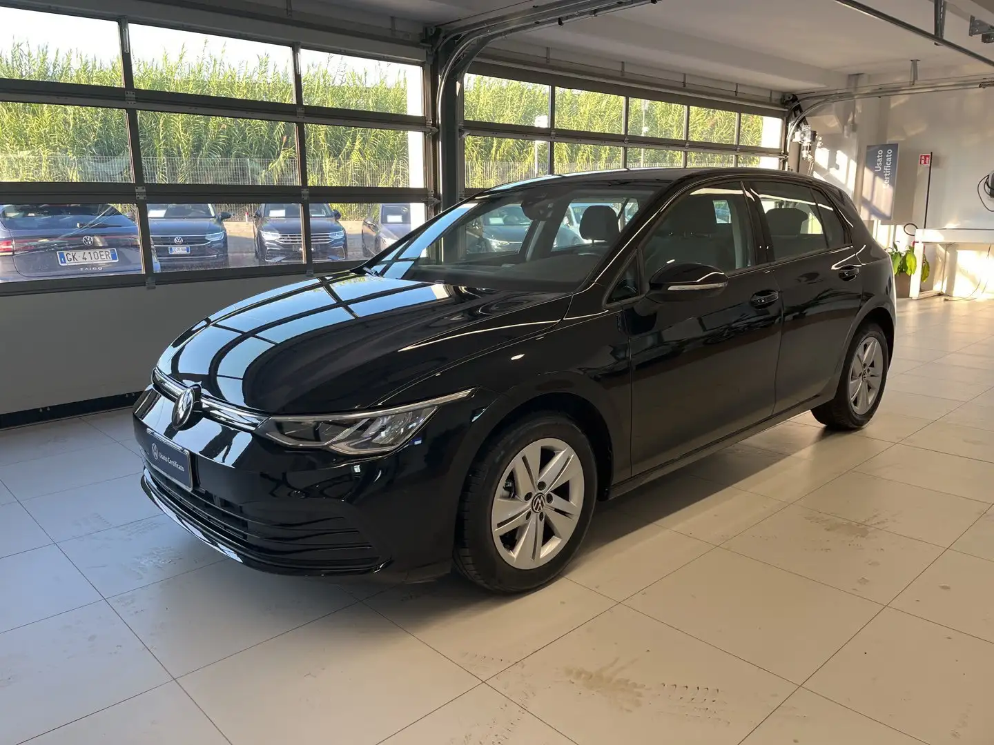 Volkswagen Golf 8 2.0 TDI SCR LIFE DSG 115 CV Nero - 1