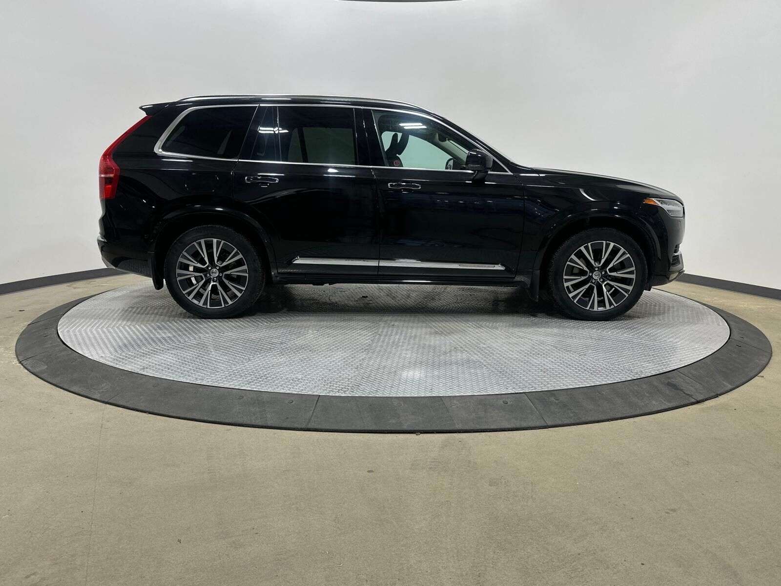 2019 Volvo XC90 T6 INSCRIPTION alt 2