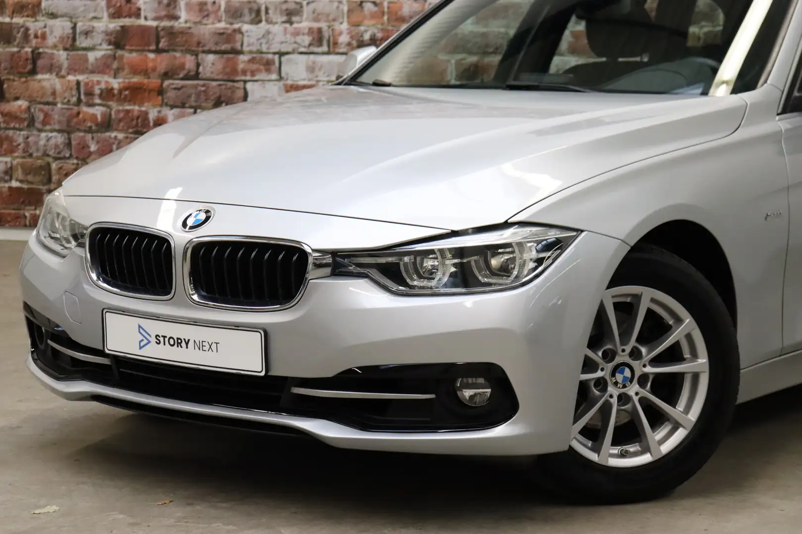 BMW 320 3 Serie Touring 320i Executive Sport Line Automaat Grijs - 2