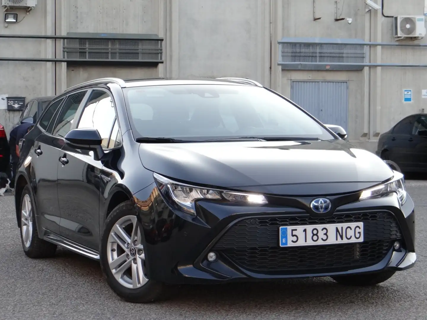 Toyota Corolla Touring Sports 125H Business Zwart - 1