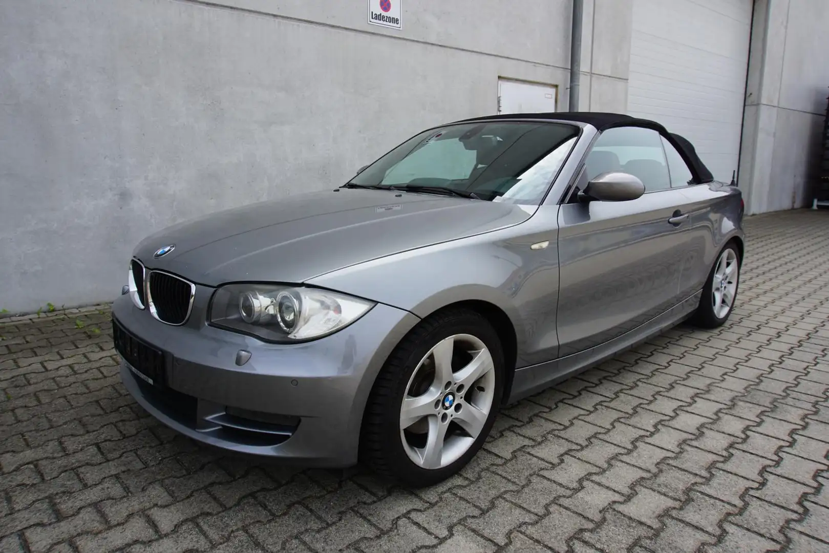 BMW 120 i Cabrio Navi Xenon SHZ PDC Tempomat Leder Grijs - 2