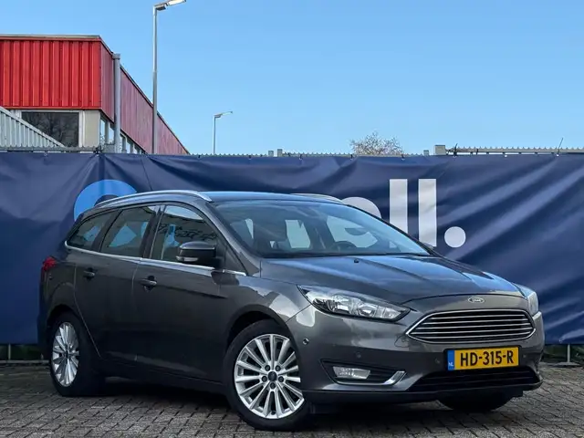 Ford Focus view 3