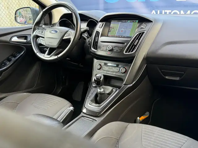 Ford Focus view 15