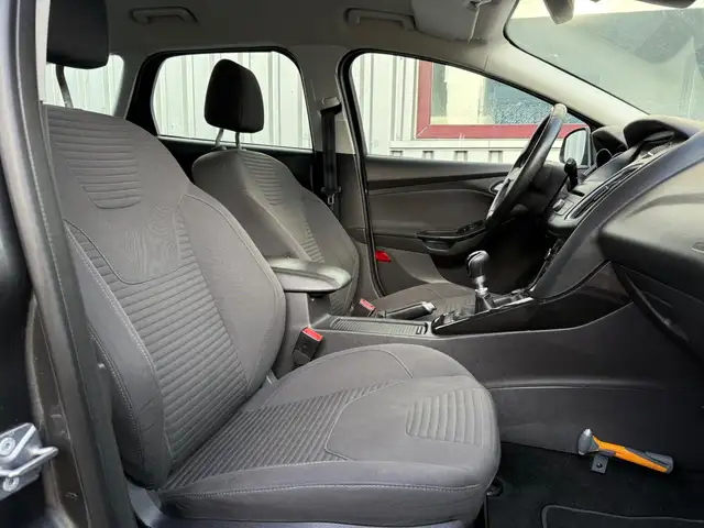 Ford Focus view 13