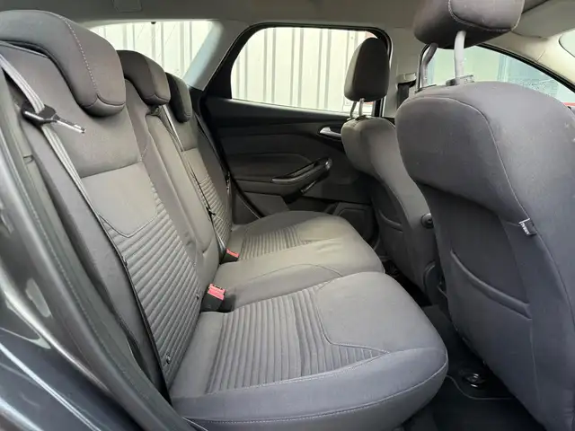 Ford Focus view 14