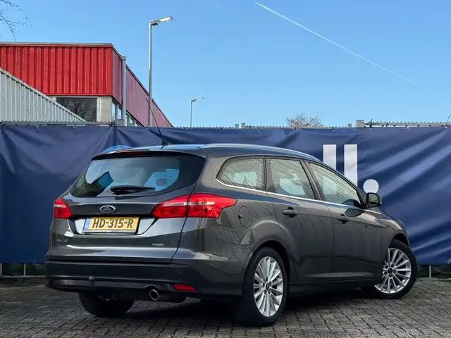 Ford Focus view 6