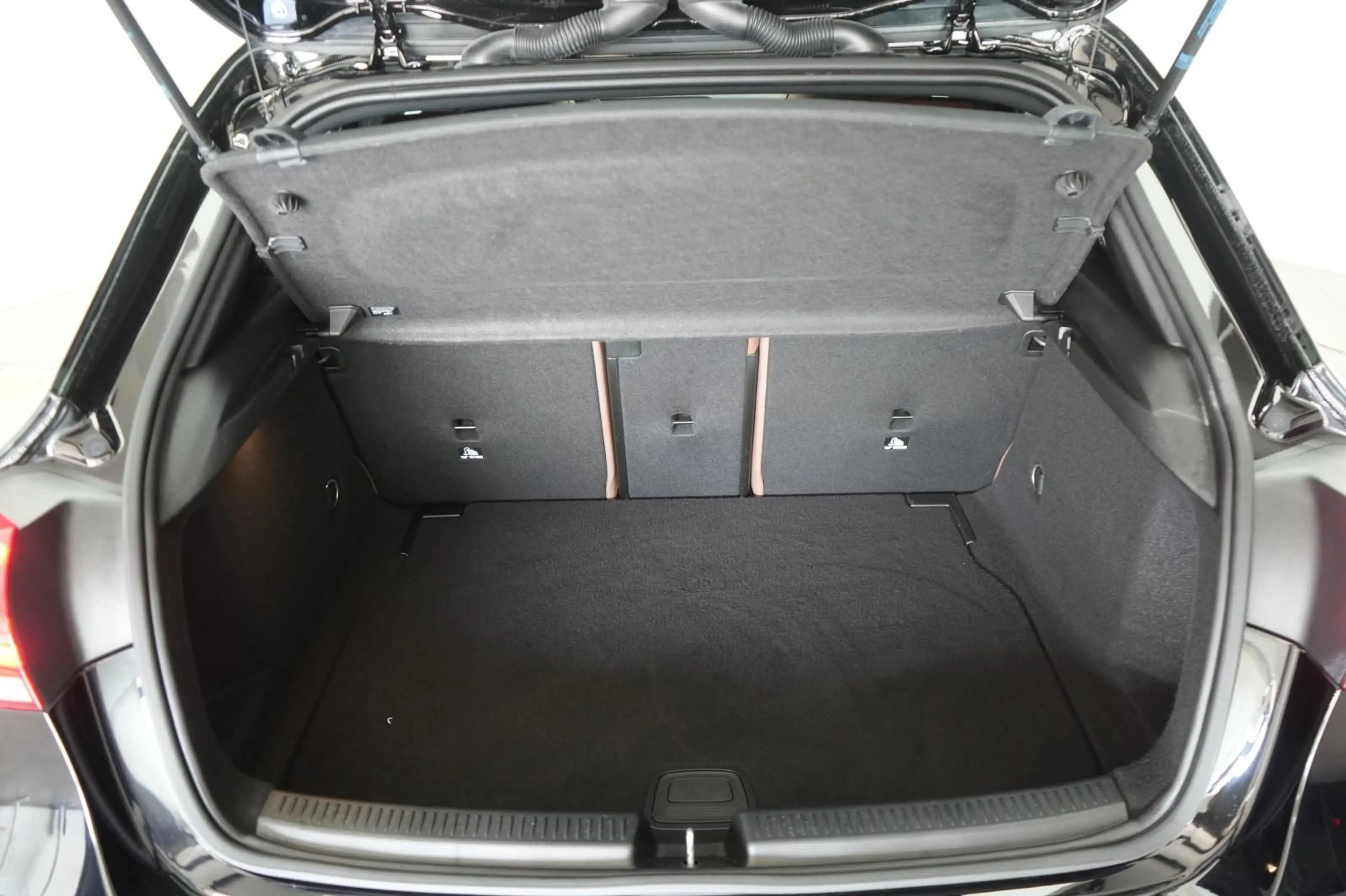 Mercedes-Benz A 35 AMG 4Matic Pano/STHZLeder/360Kamera/Memory — photo 9