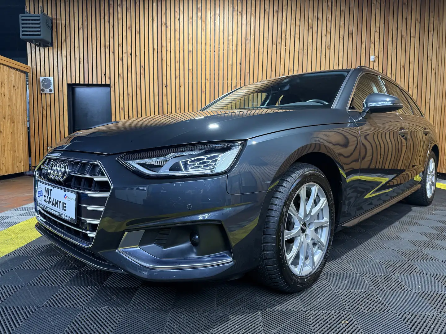 Audi A4 Avant adv. 40 TFSI Aut Navi*Kam*ACC*LED*Leder Grau - 1