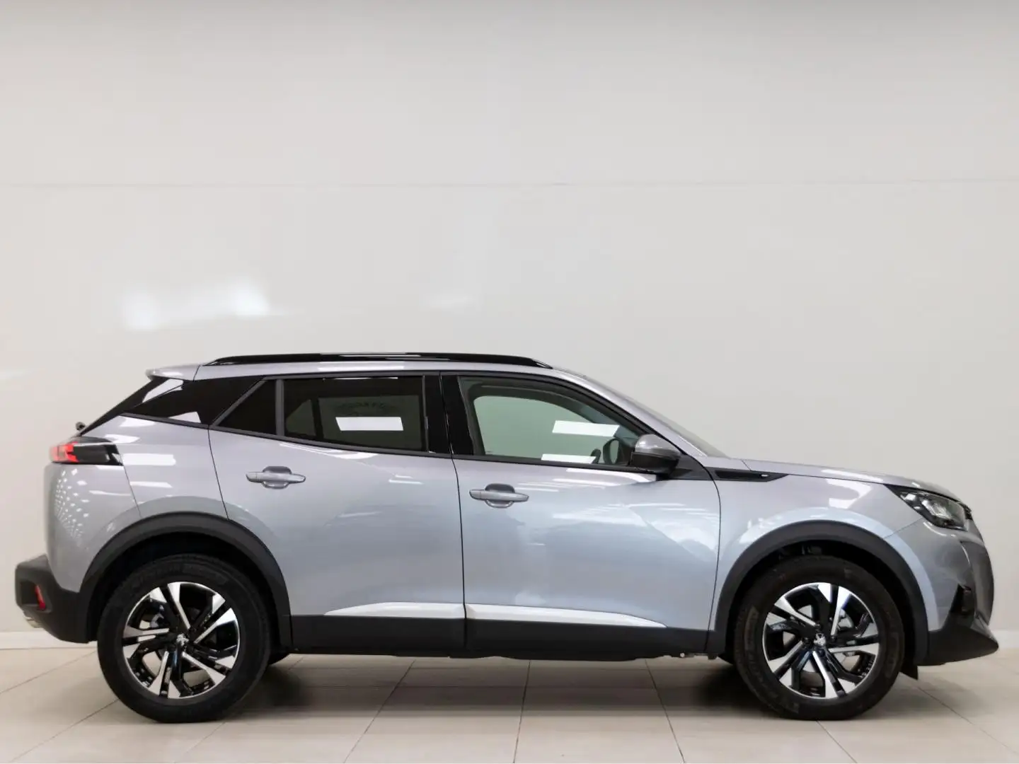 Peugeot 2008 1.2 PureTech S&S Allure Pack 100 Gris - 2