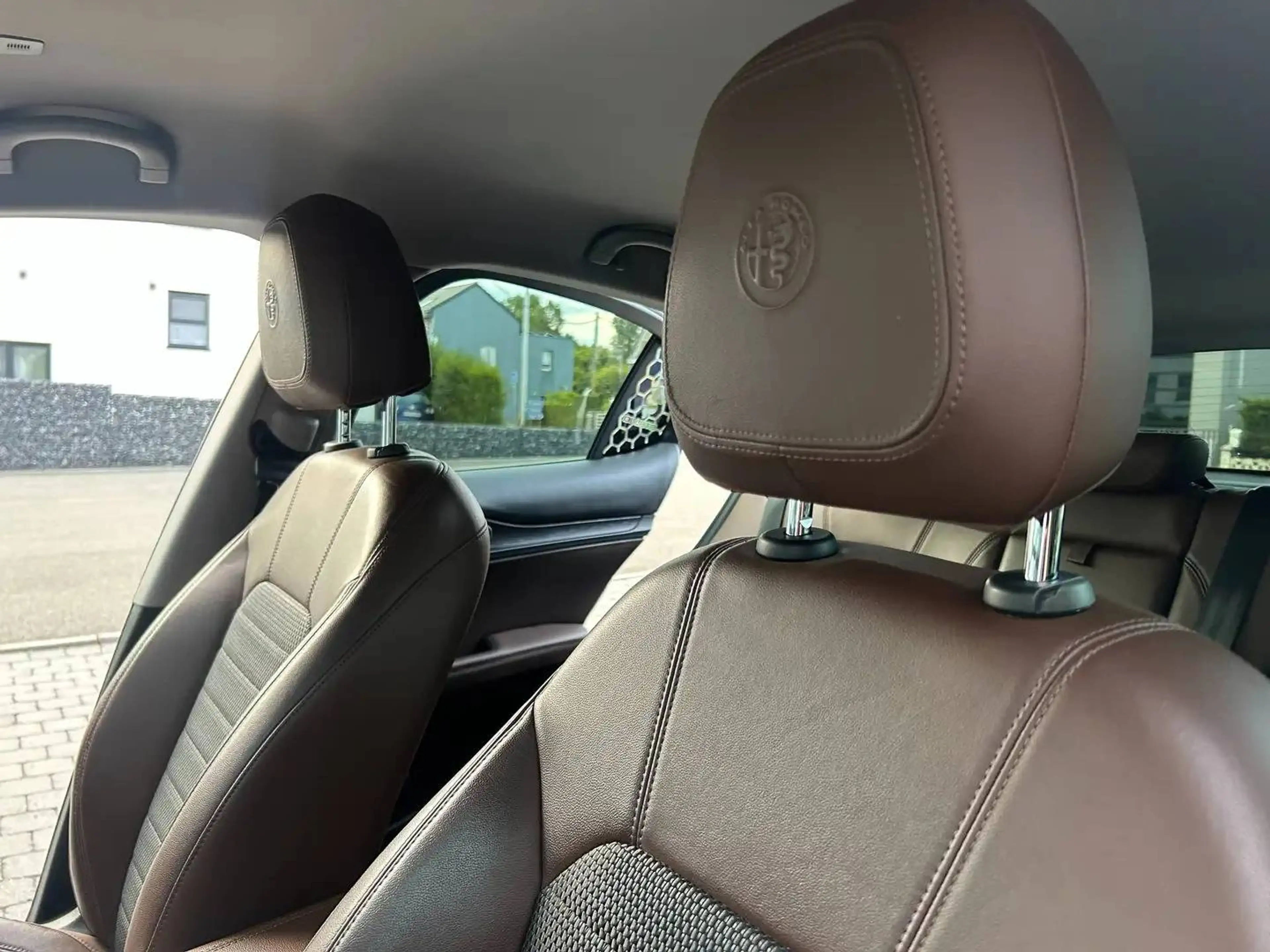 Alfa Romeo Stelvio 2.2 JTD *GARANTIE 12 MOIS*LED*CAMERA*CUIR*GPS* — photo 8