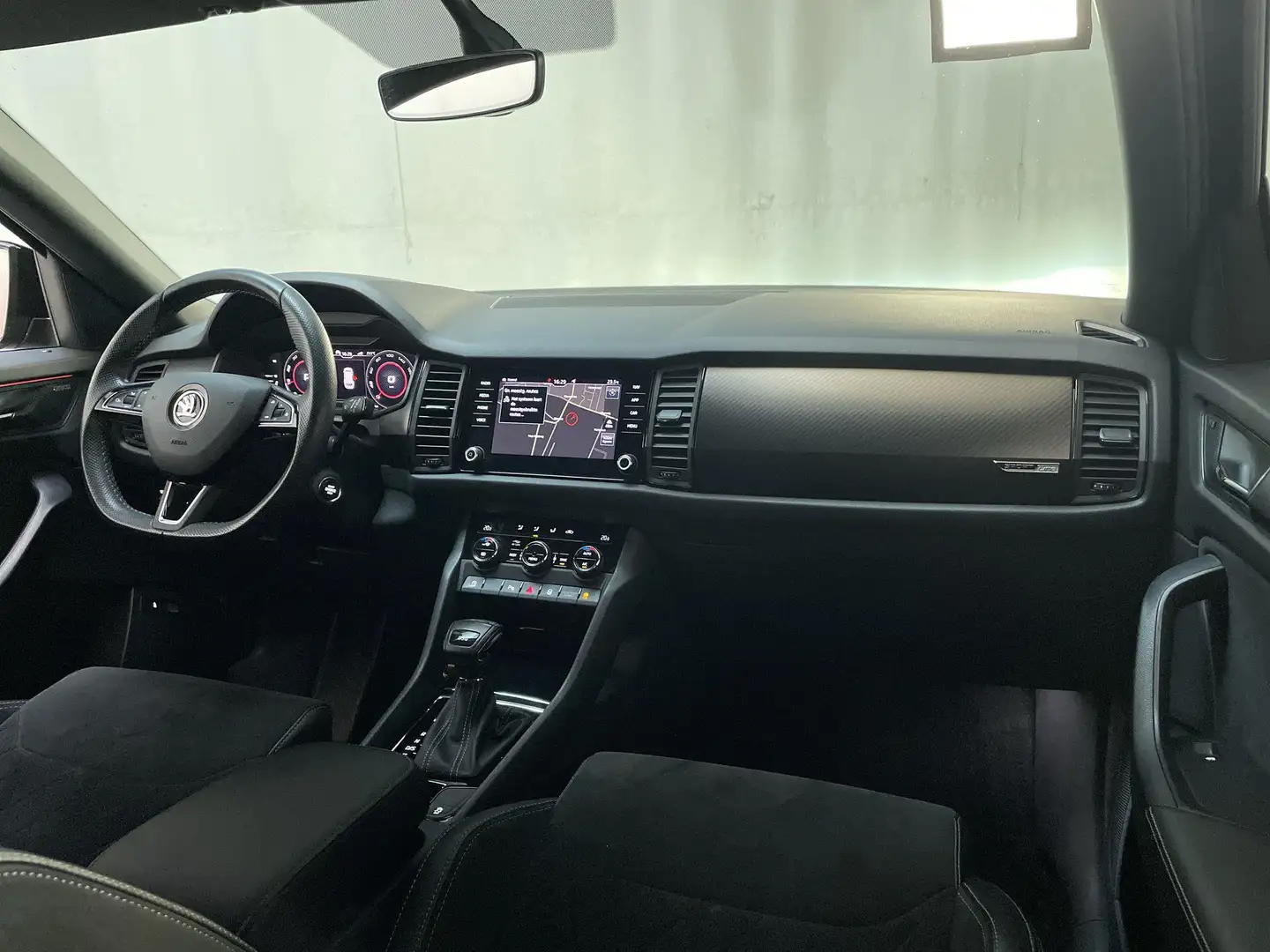 Skoda Kodiaq 1.5 TSI 150pk DSG Sportline Business Virtual Cockp Zwart - 2