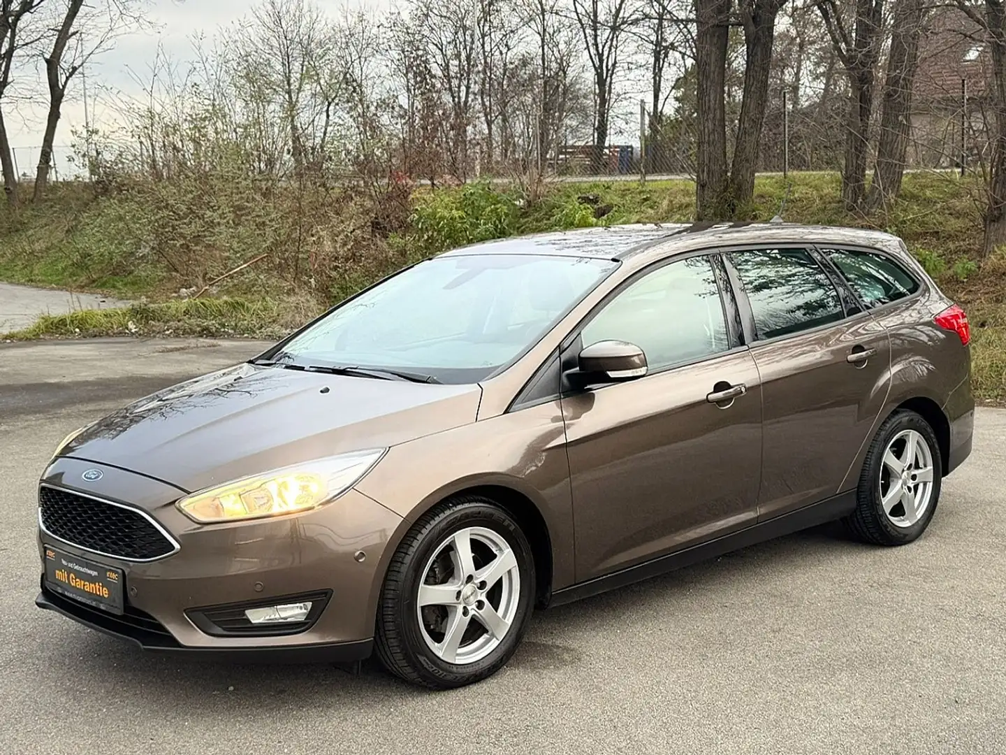 Ford Focus Traveller EcoBoost Trend Automatik 1.Besitz seh... Braun - 2