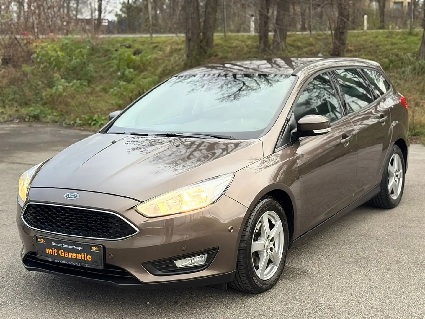 Ford Focus Traveller EcoBoost Trend Automatik 1.Besitz seh... Braun - 1