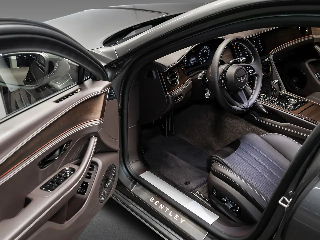 Bentley Flying Spur 2026 — фото 12
