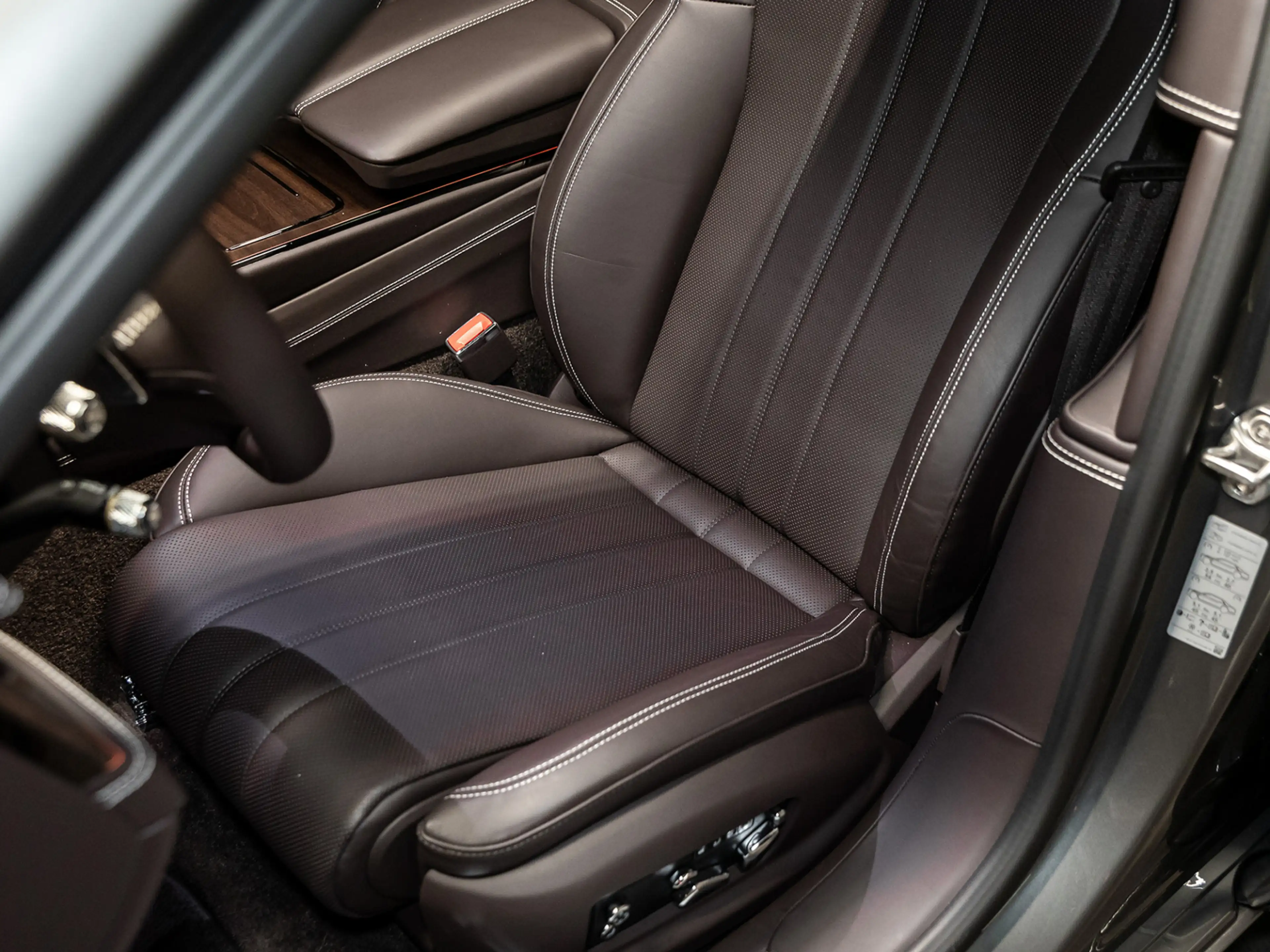 Bentley Flying Spur V8 Hybrid |Touring|Rotating|Comfort|Panoramic — photo 14