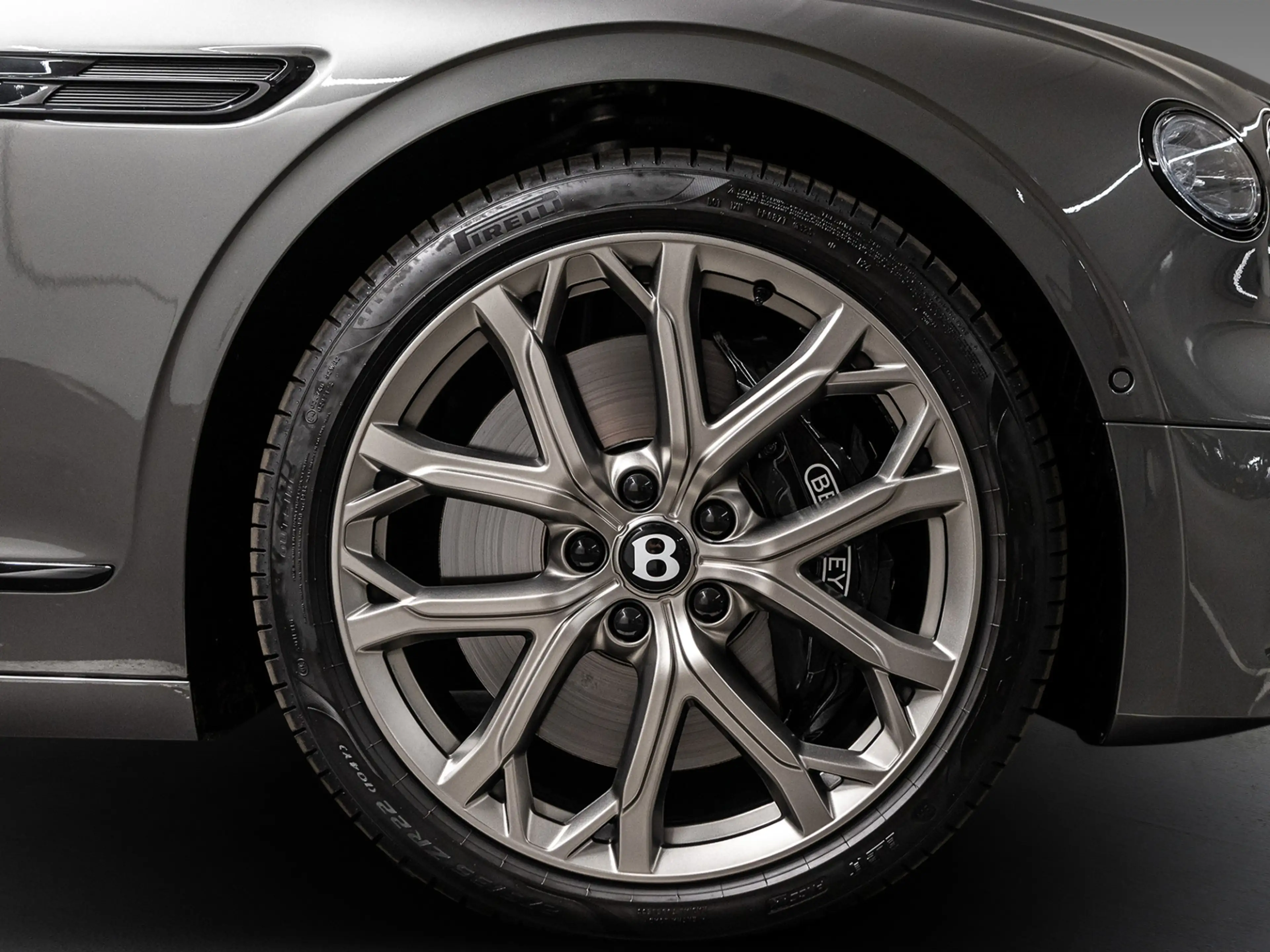 Bentley Flying Spur V8 Hybrid |Touring|Rotating|Comfort|Panoramic — photo 9
