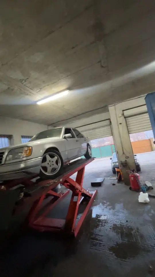 Mercedes-Benz E 250 Turbo D, foto 2